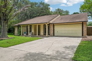Falcon Hill St-S1006-003.jpg