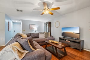 Falcon Hill St-S1006-009.jpg