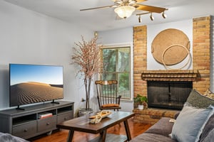 Falcon Hill St-S1006-010.jpg