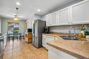 Falcon Hill St-S1006-014.jpg