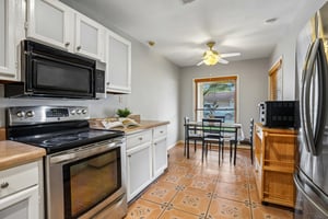 Falcon Hill St-S1006-017.jpg