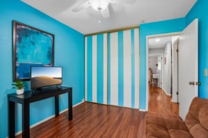 Falcon Hill St-S1006-024.jpg