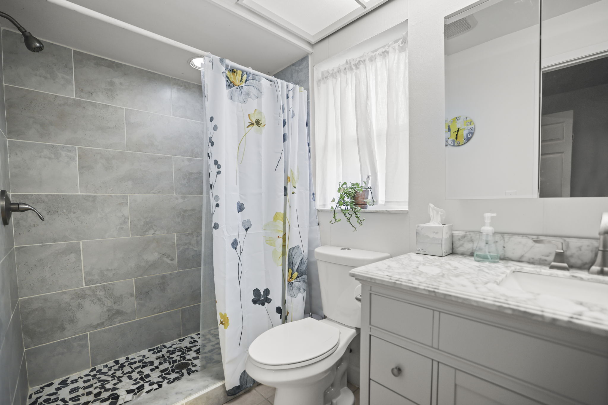Bathroom 1 - 495A1043