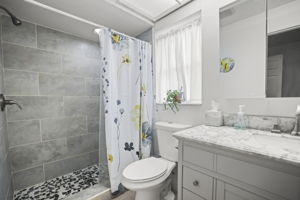 Bathroom 1 - 495A1043