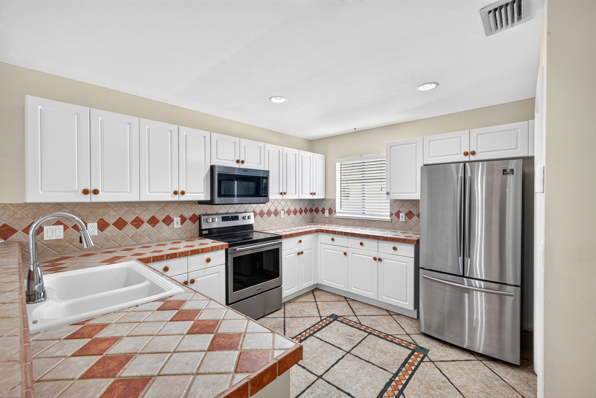 Kitchen 1 of 4