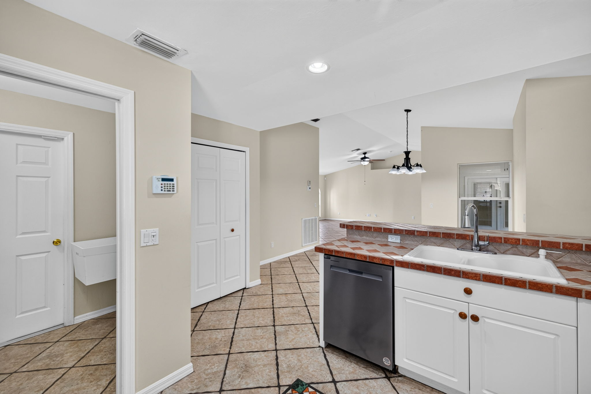 Kitchen 2 of 4