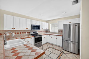 Kitchen 1 of 4