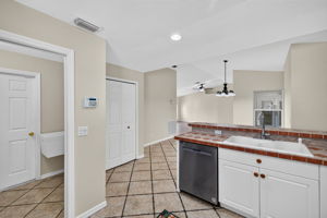 Kitchen 2 of 4