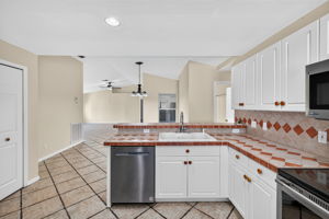 Kitchen 3 of 4