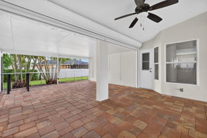 Lanai 2 of 3