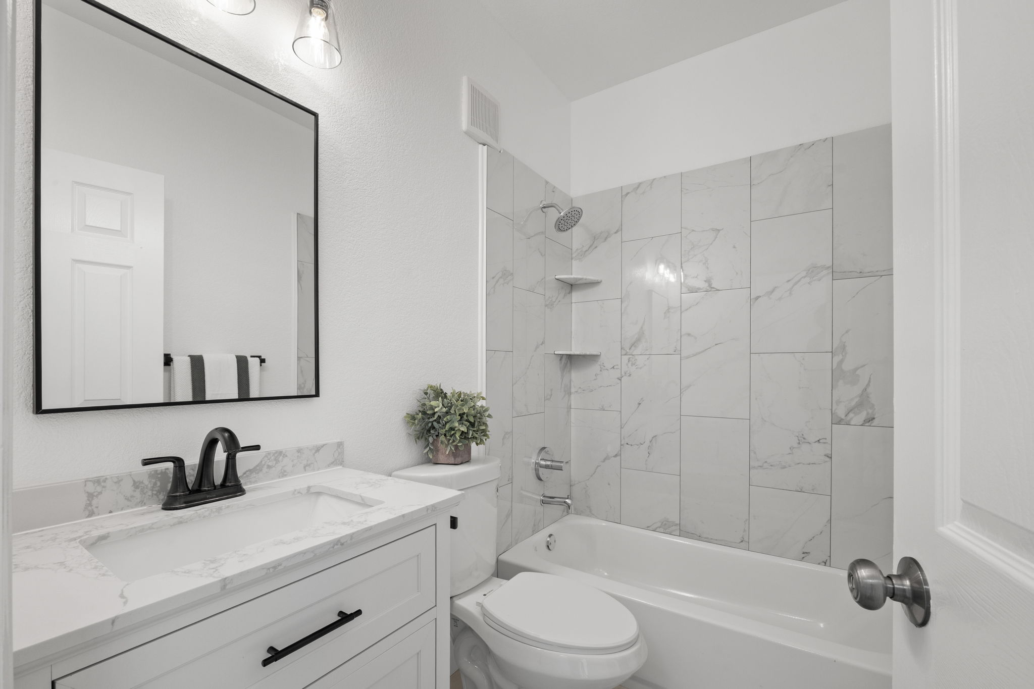 Upstairs Bath 1