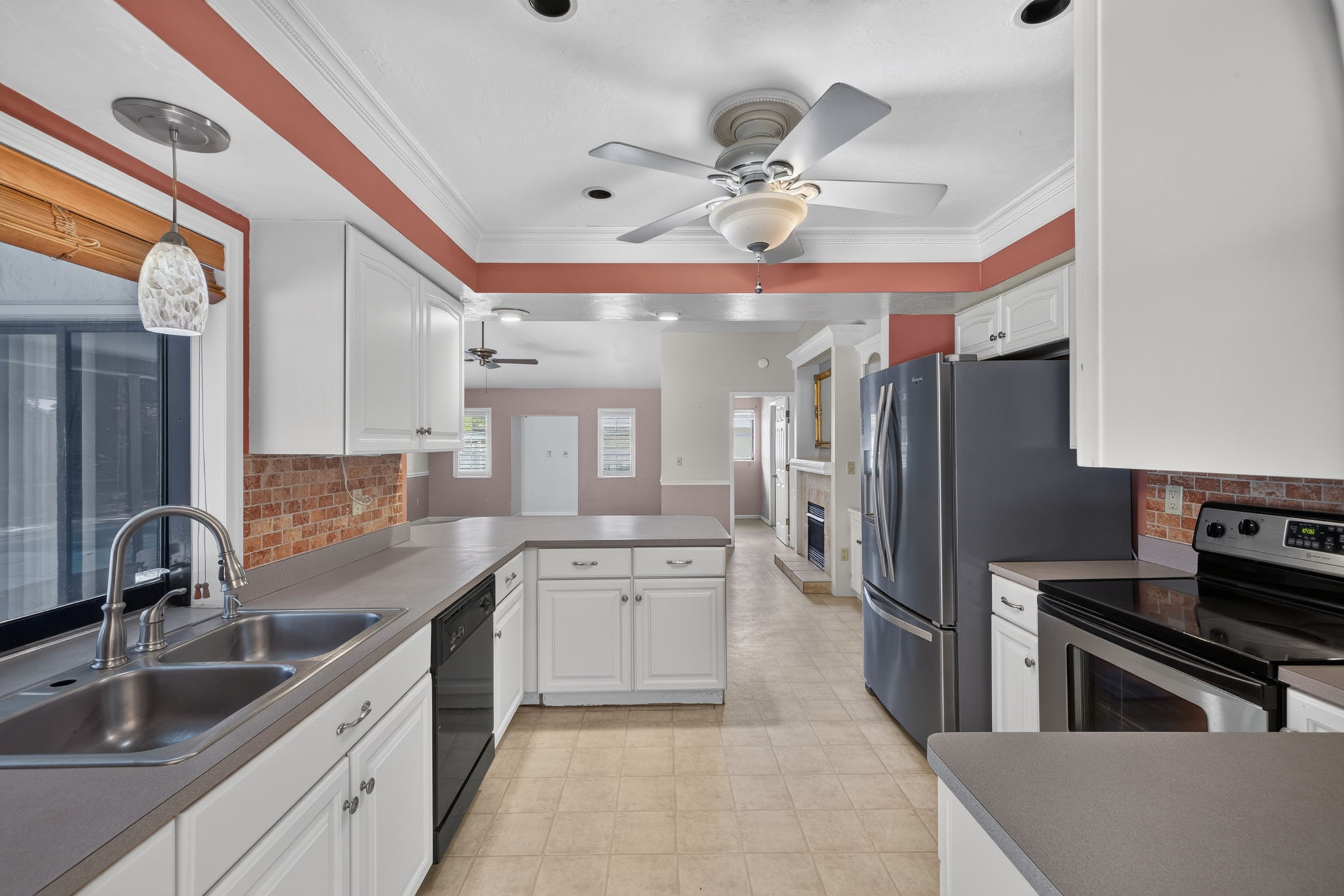 Kitchen 1 of 3