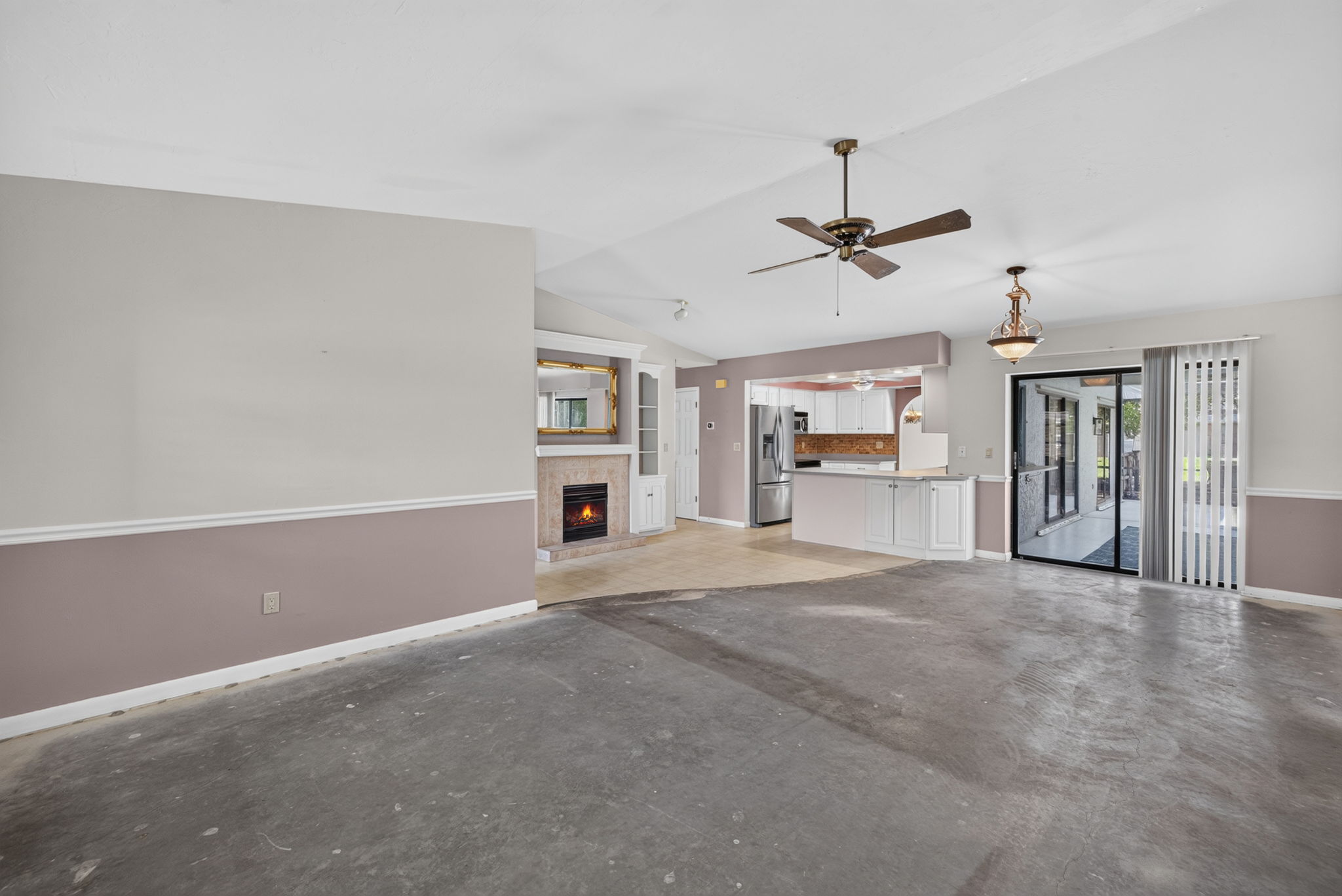 Family Room 4 of 5