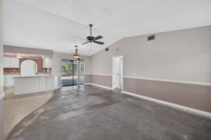 Family Room 3 of 5