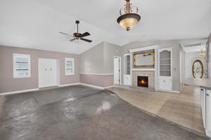 Family Room 2 of 5