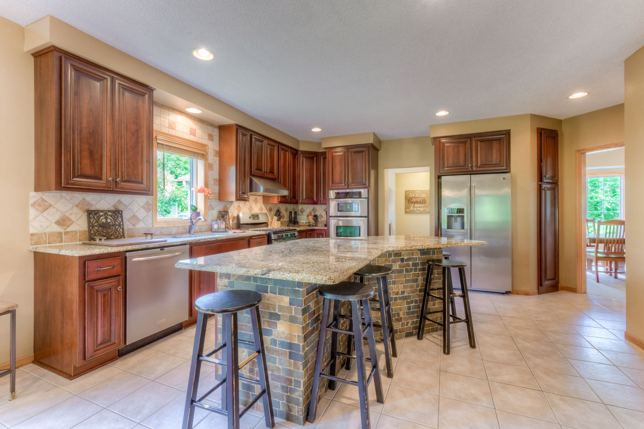 Kitchen/Breakfast Bar