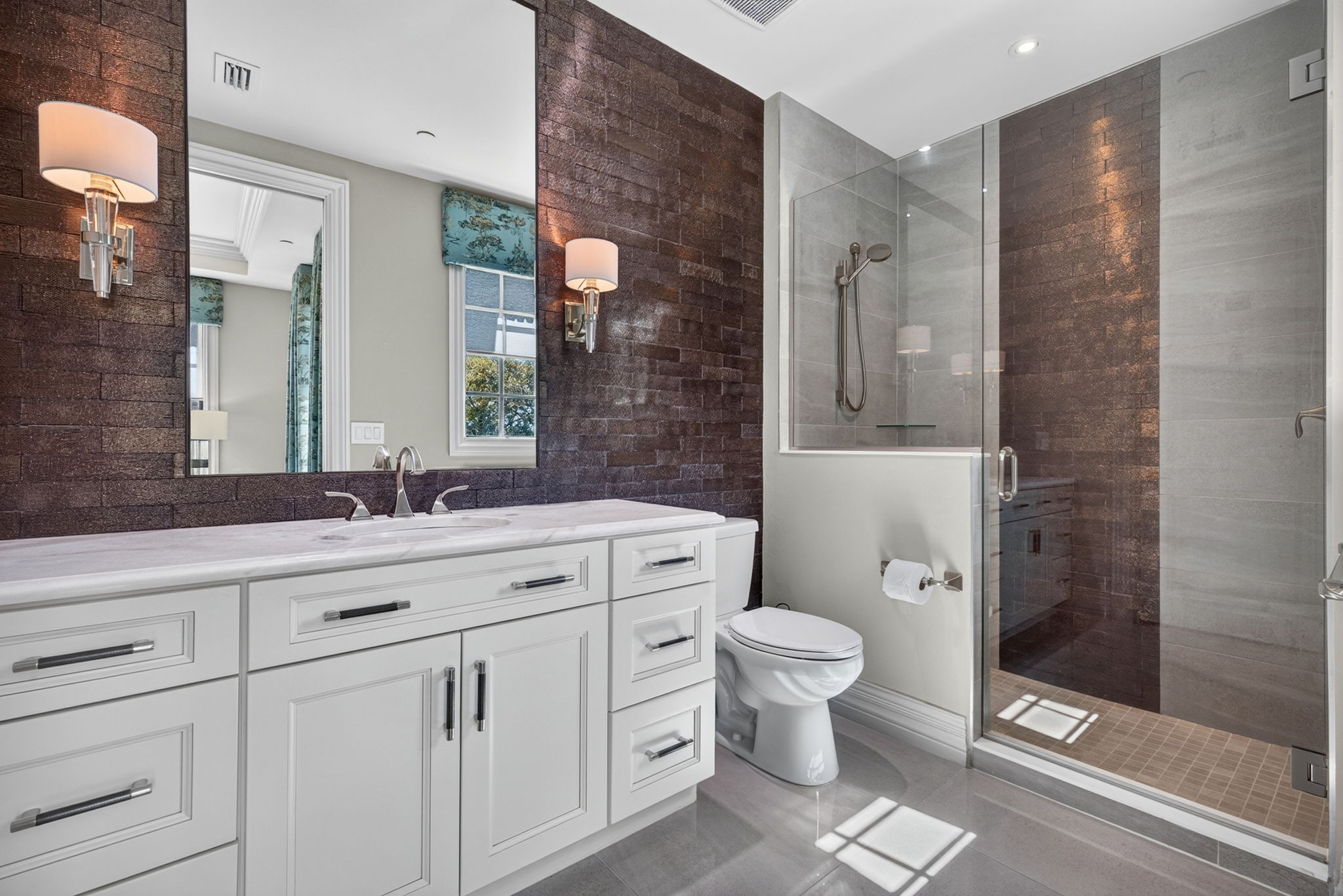 Guest Bathroom 2