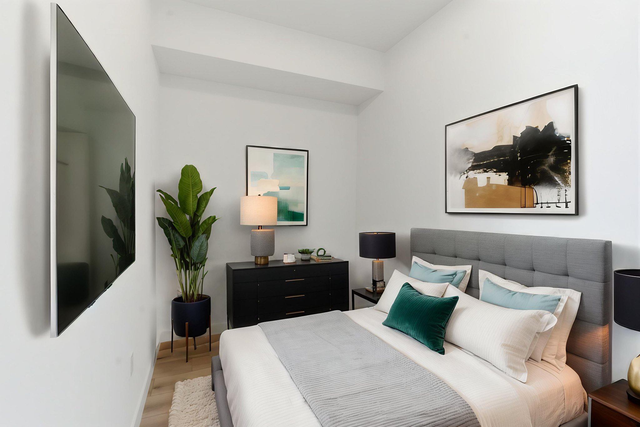 DSC07523 virtually staged.jpeg