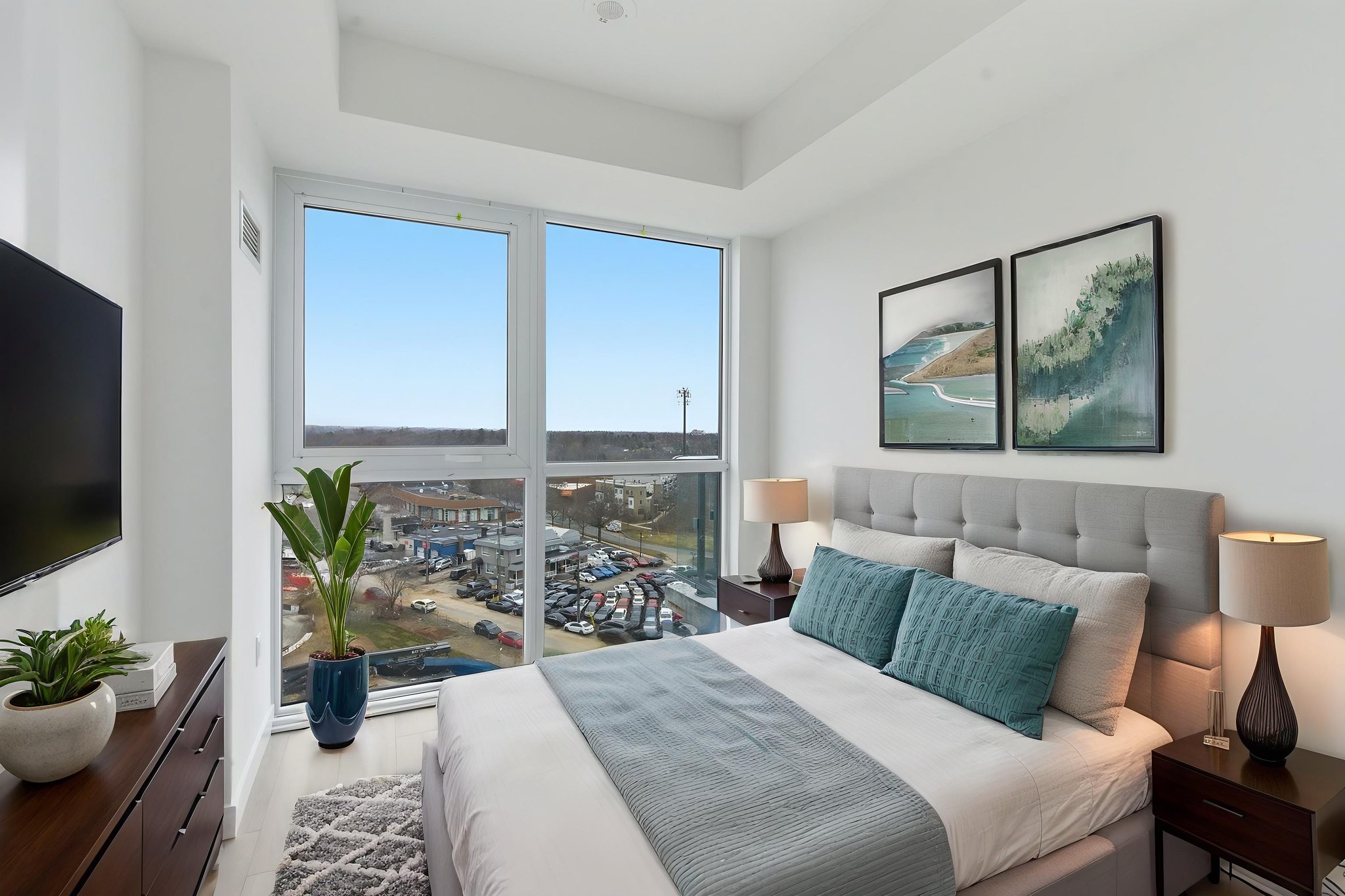 DSC07508 virtually staged.jpeg