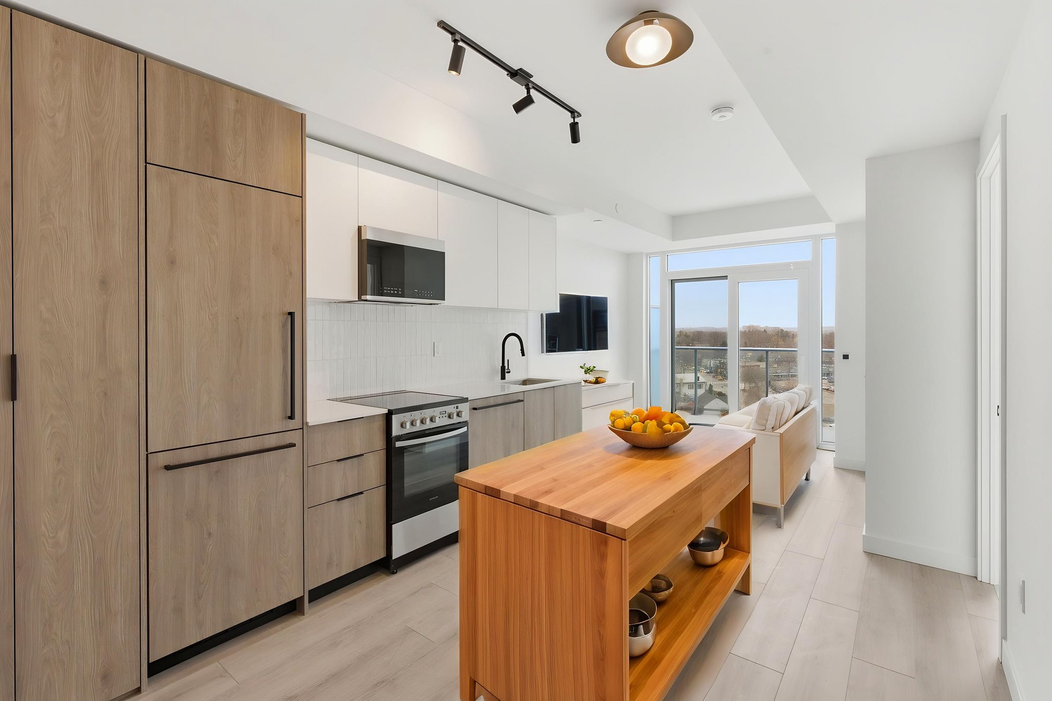 DSC07453 virtually staged.jpeg