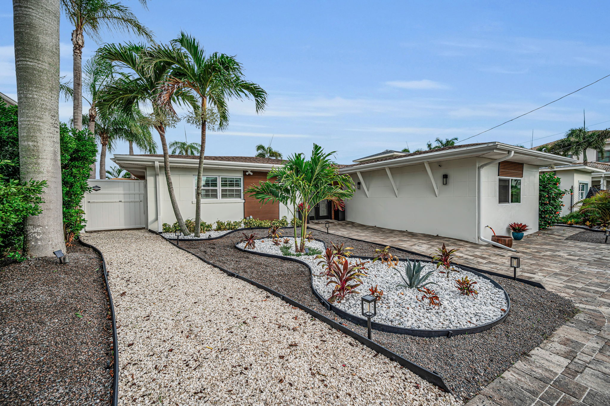 Front Exterior7