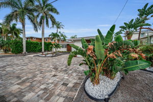 Front Exterior4