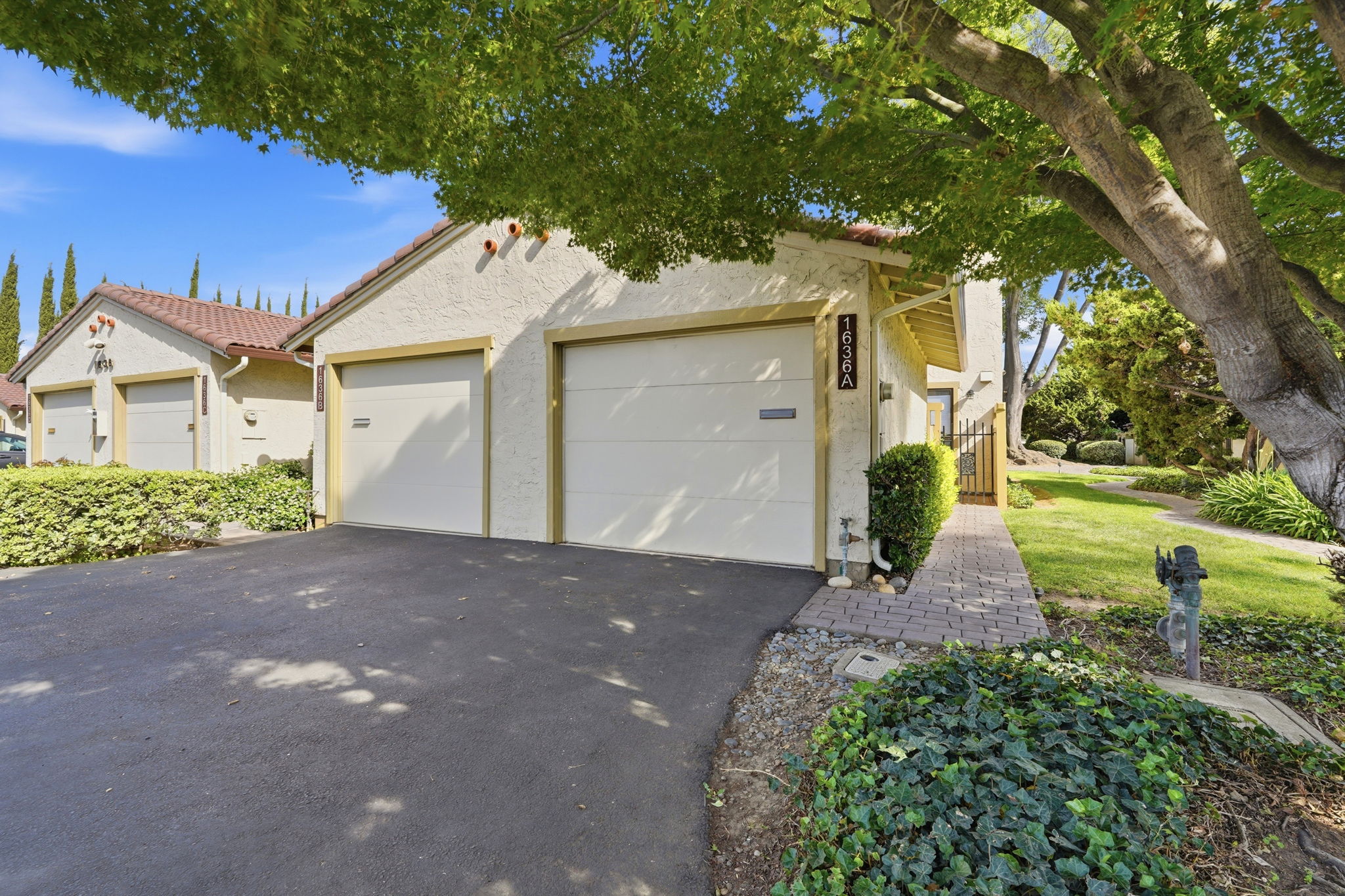 002_F8_1636 Branham Ln