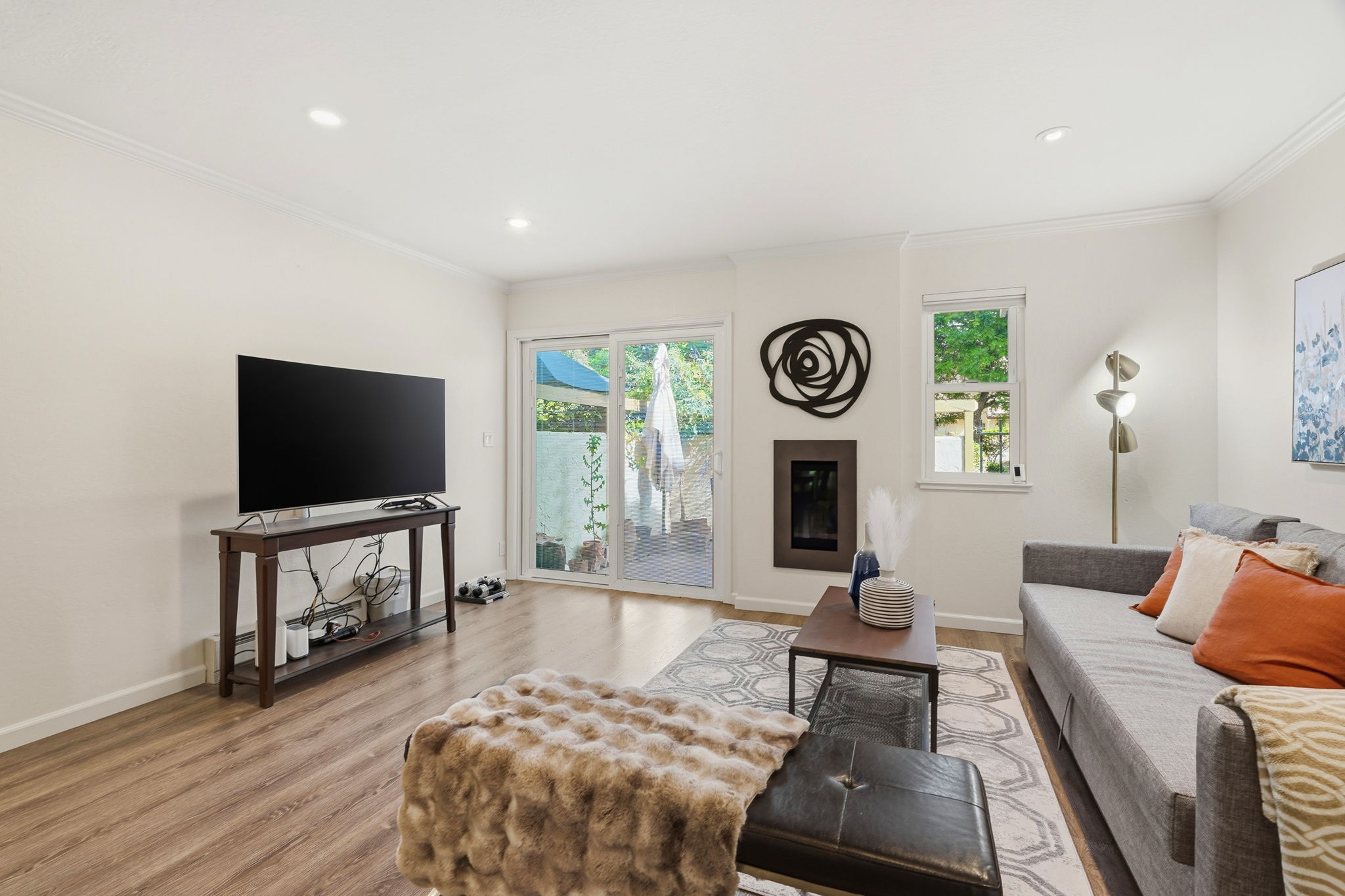 005_F8_1636 Branham Ln
