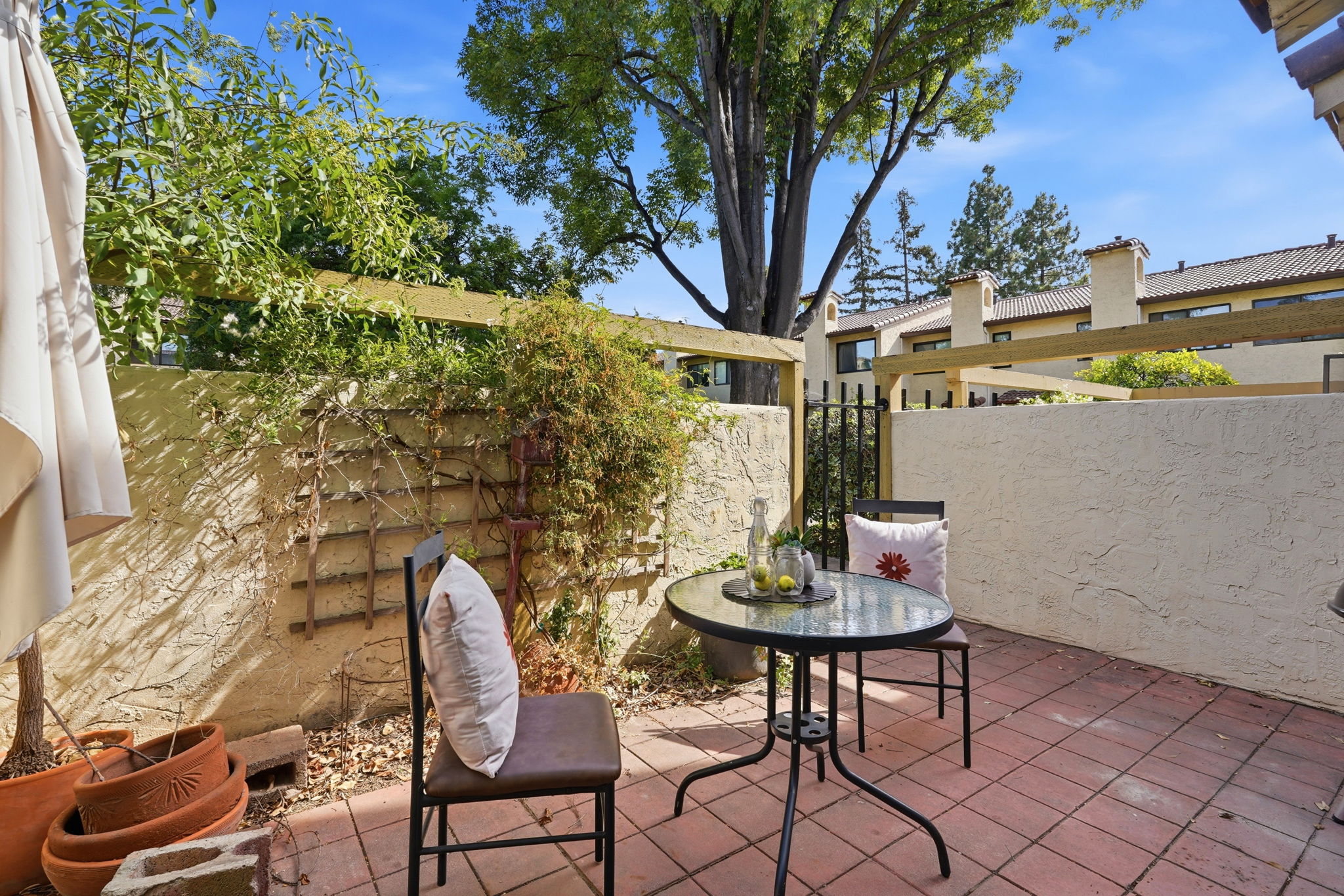 027_F8_1636 Branham Ln
