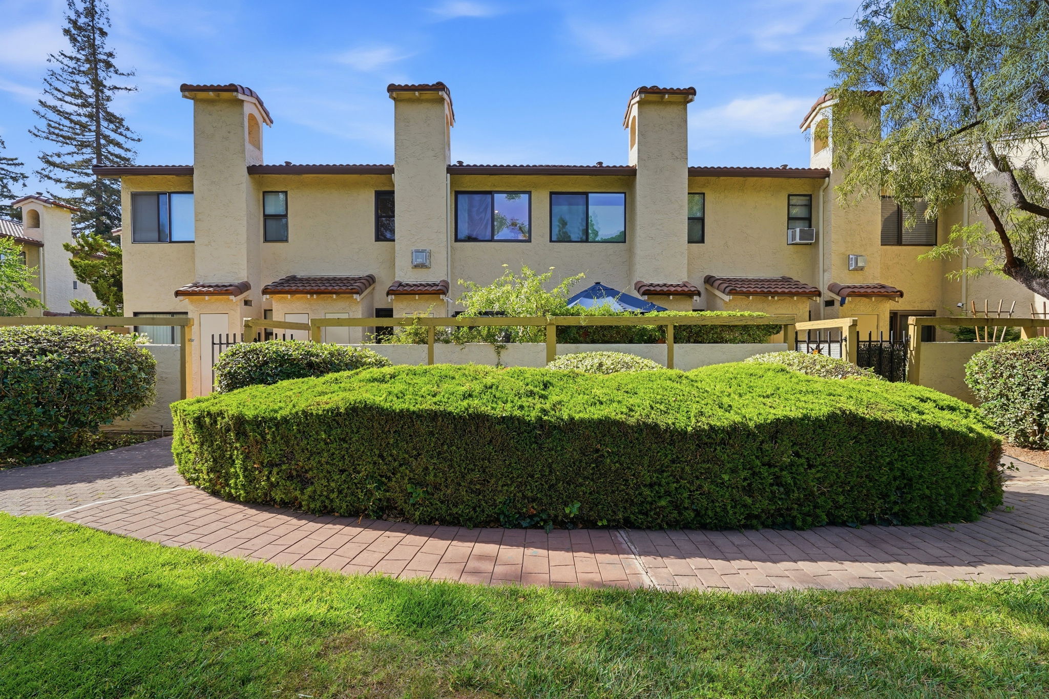 030_F8_1636 Branham Ln