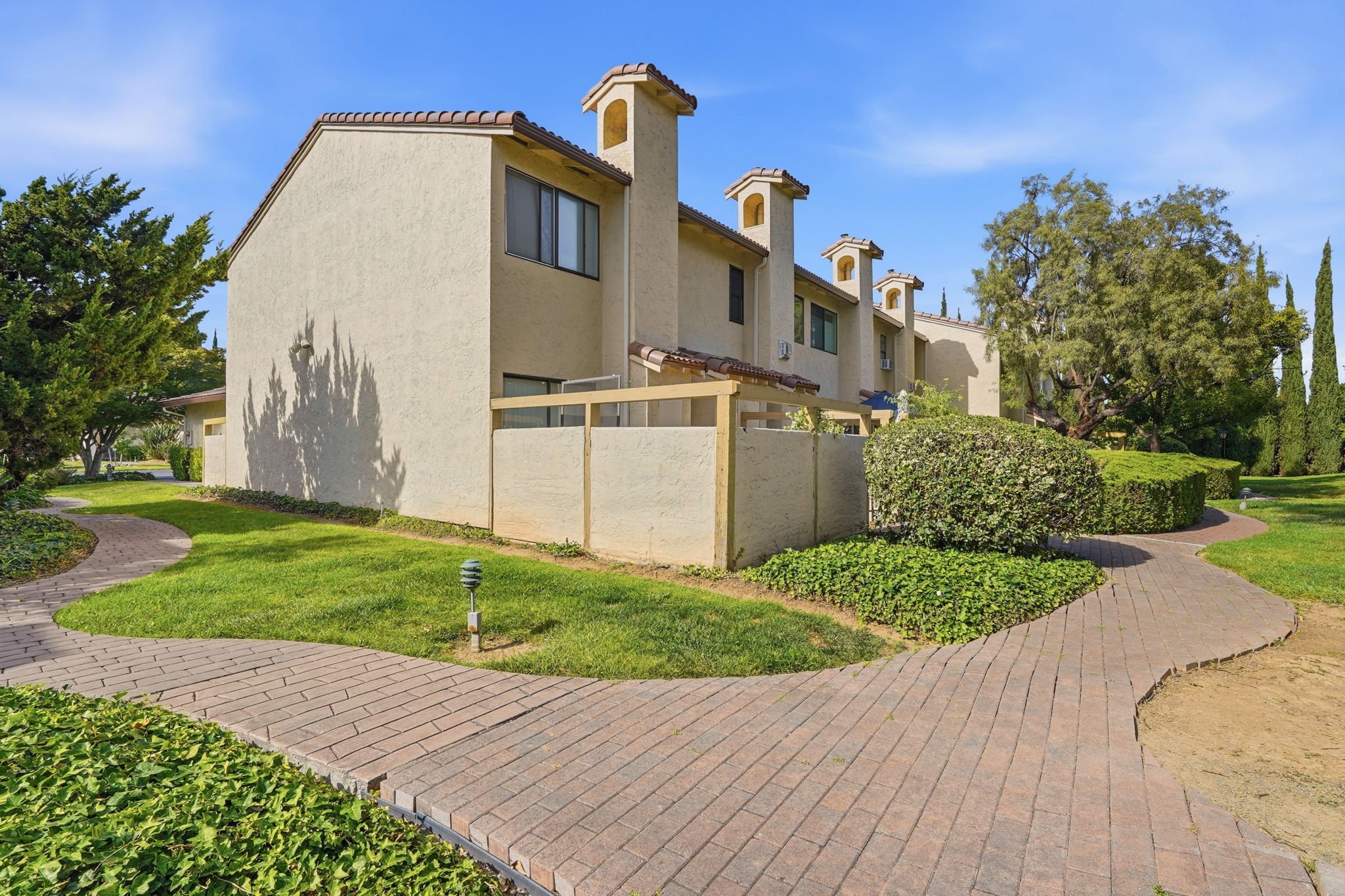 033_F8_1636 Branham Ln