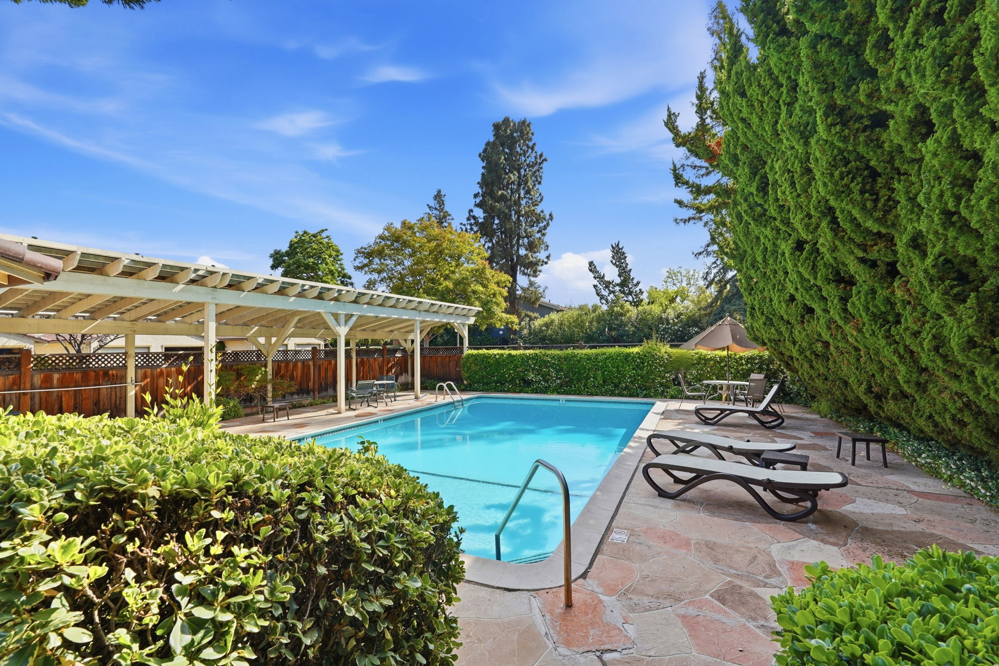034_F8_1636 Branham Ln