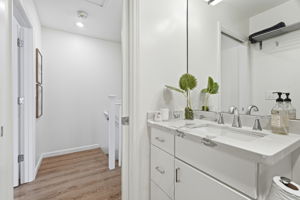 023_F8_1636 Branham Ln