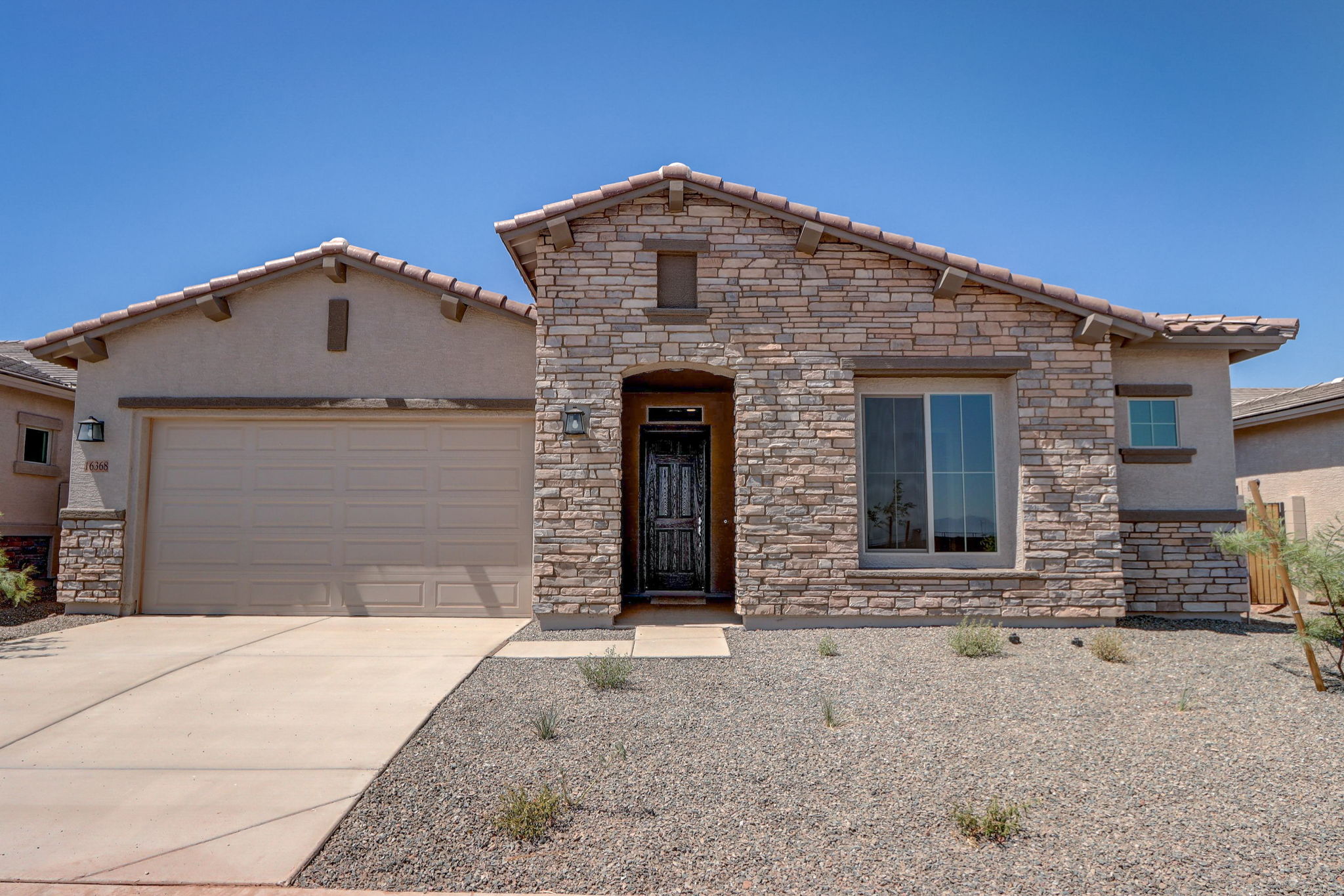  W Desert Mirage Dr-005