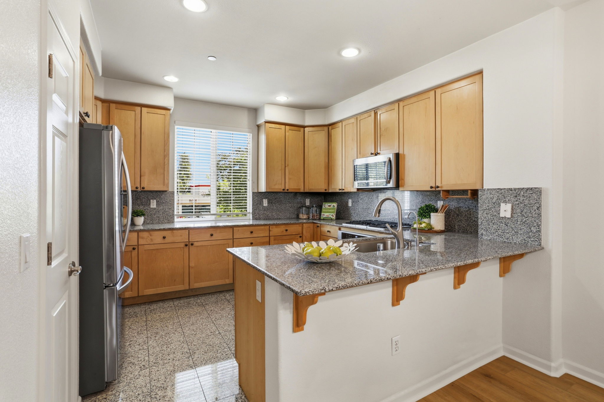 011_F8_1637 Mabury Rd