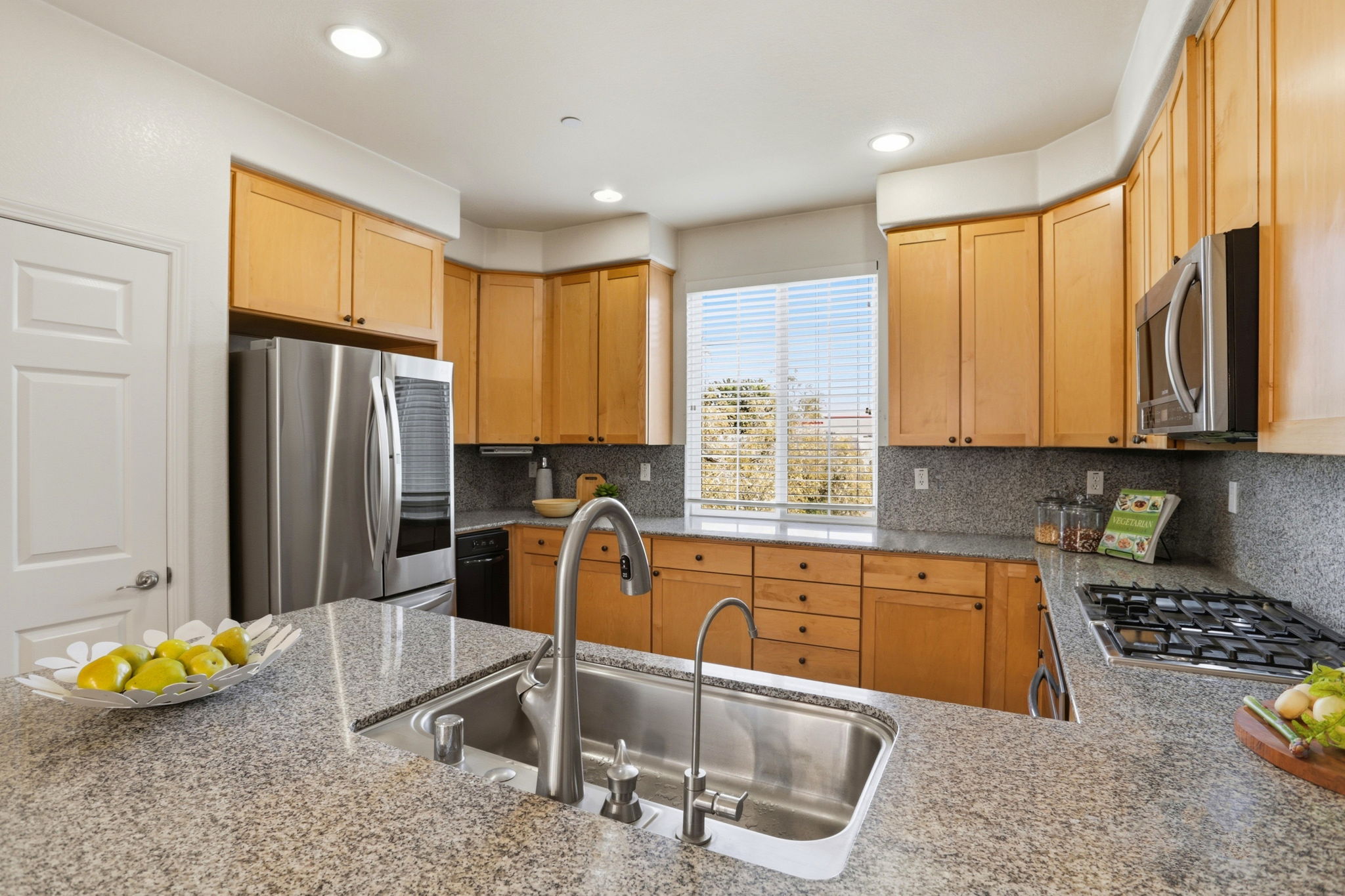 014_F8_1637 Mabury Rd