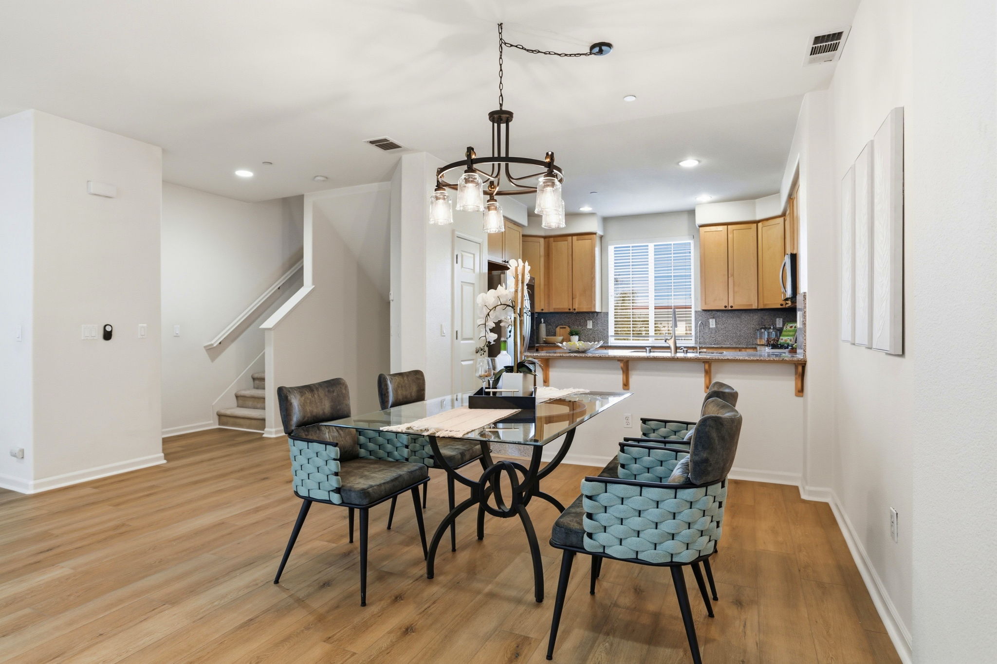 017_F8_1637 Mabury Rd