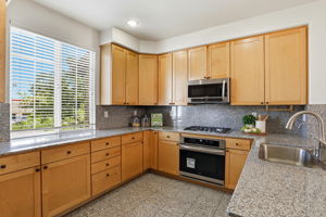 012_F8_1637 Mabury Rd
