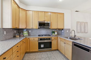 013_F8_1637 Mabury Rd