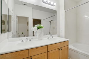 030_F8_1637 Mabury Rd