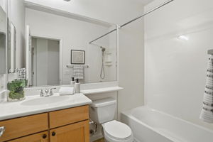 032_F8_1637 Mabury Rd