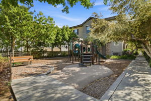 037_F8_1637 Mabury Rd