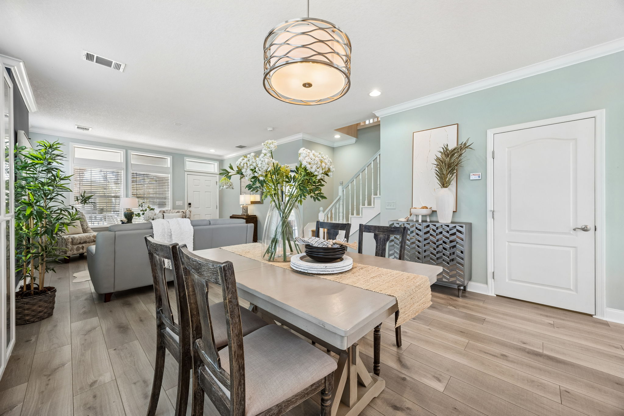 ... equally suited for casual meals, conversation, or gathering with friends.