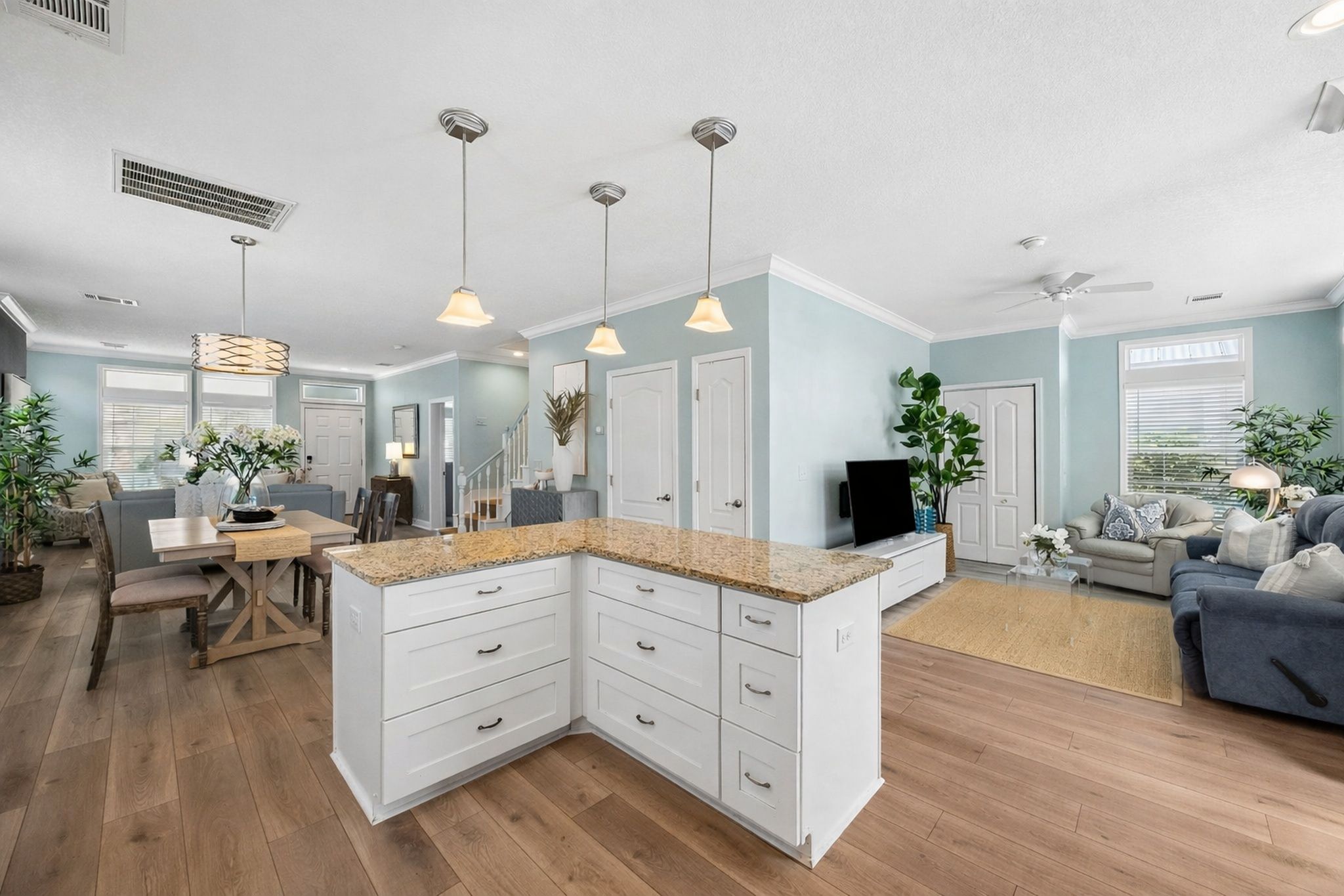 From this vantage point, the open layout becomes even more apparent ...