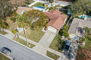 DRONE 1637 St Catherine Dr E 003