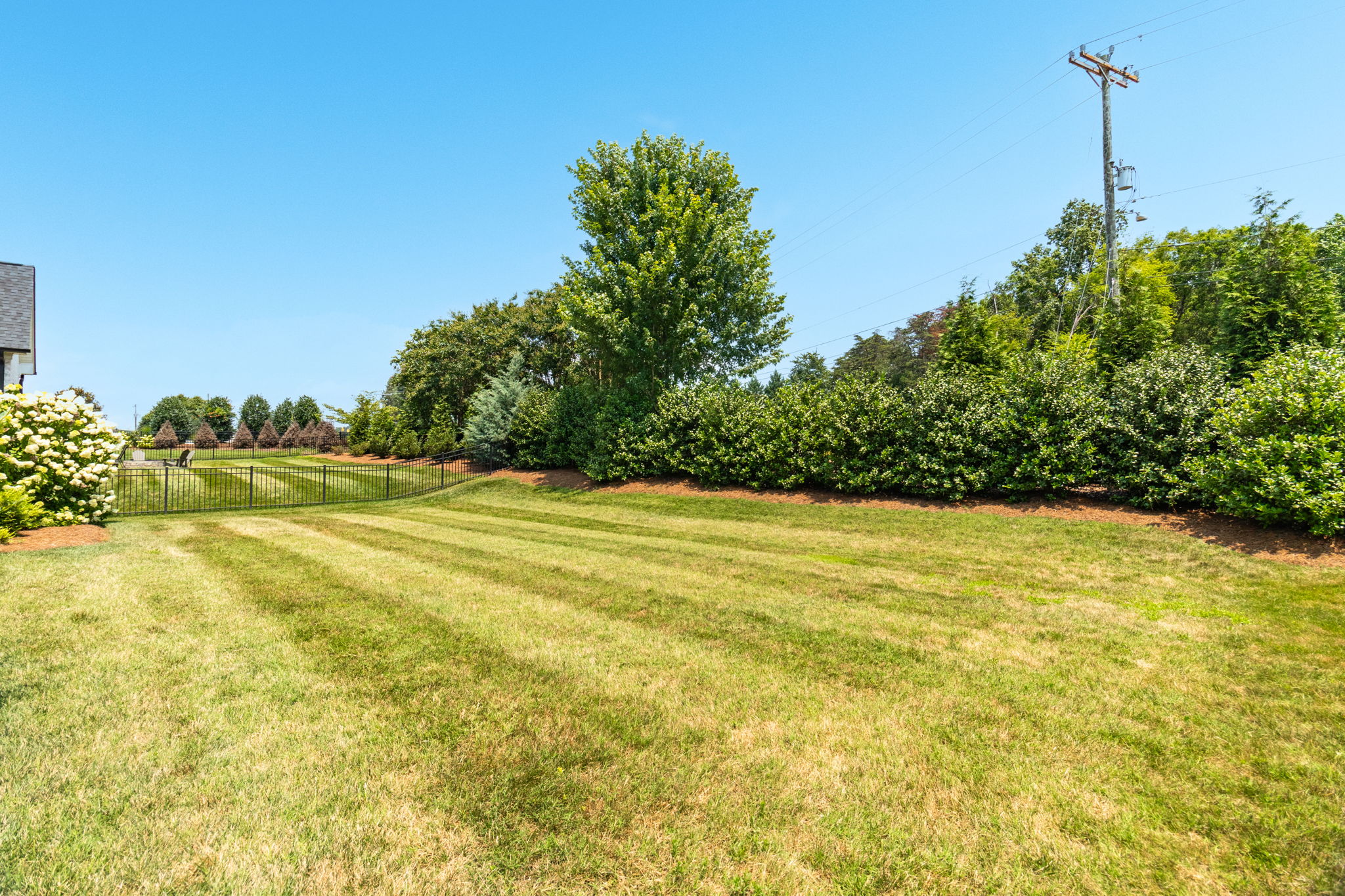 1637 Wisteria Dr-26