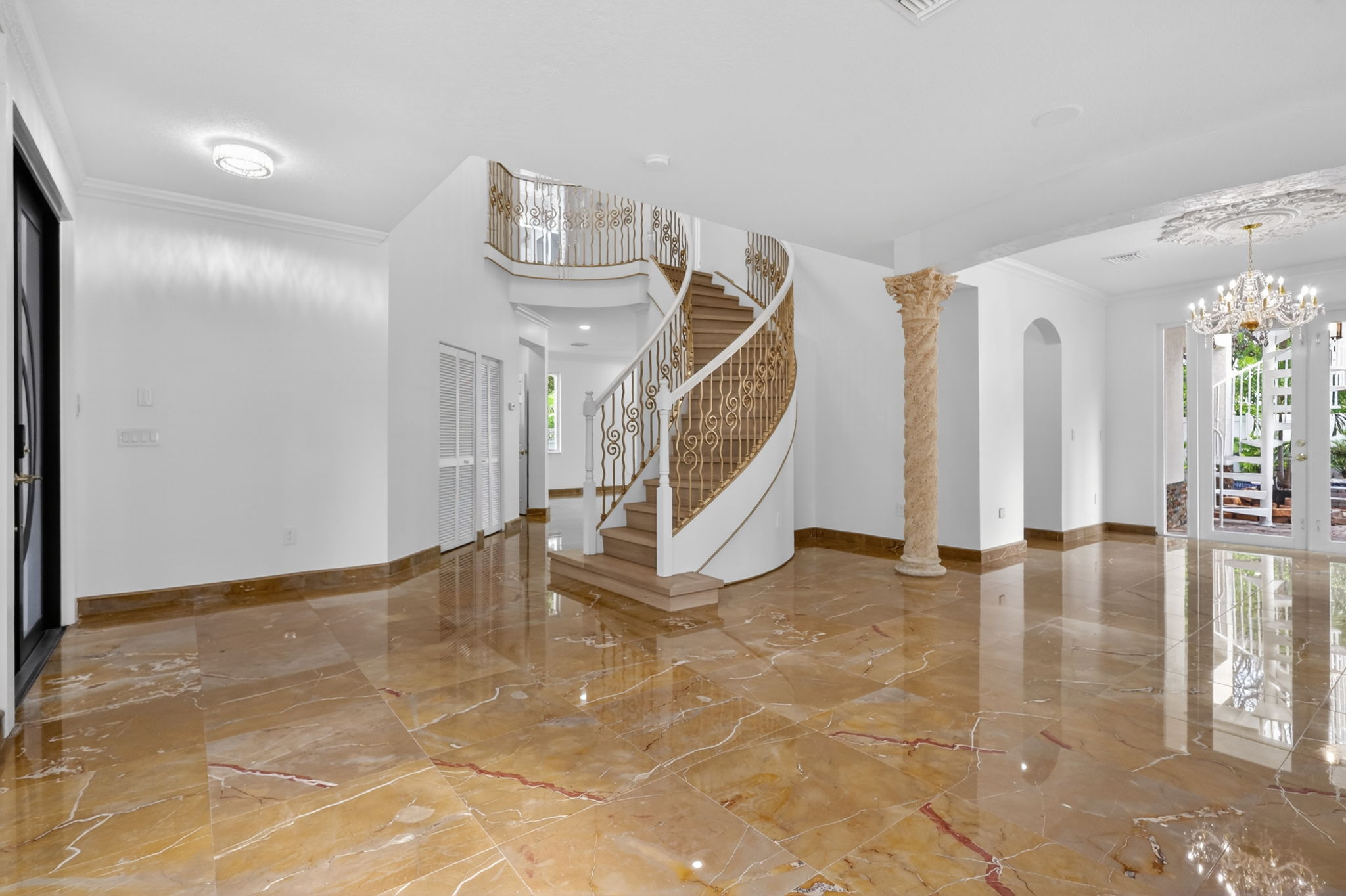  Photo 9