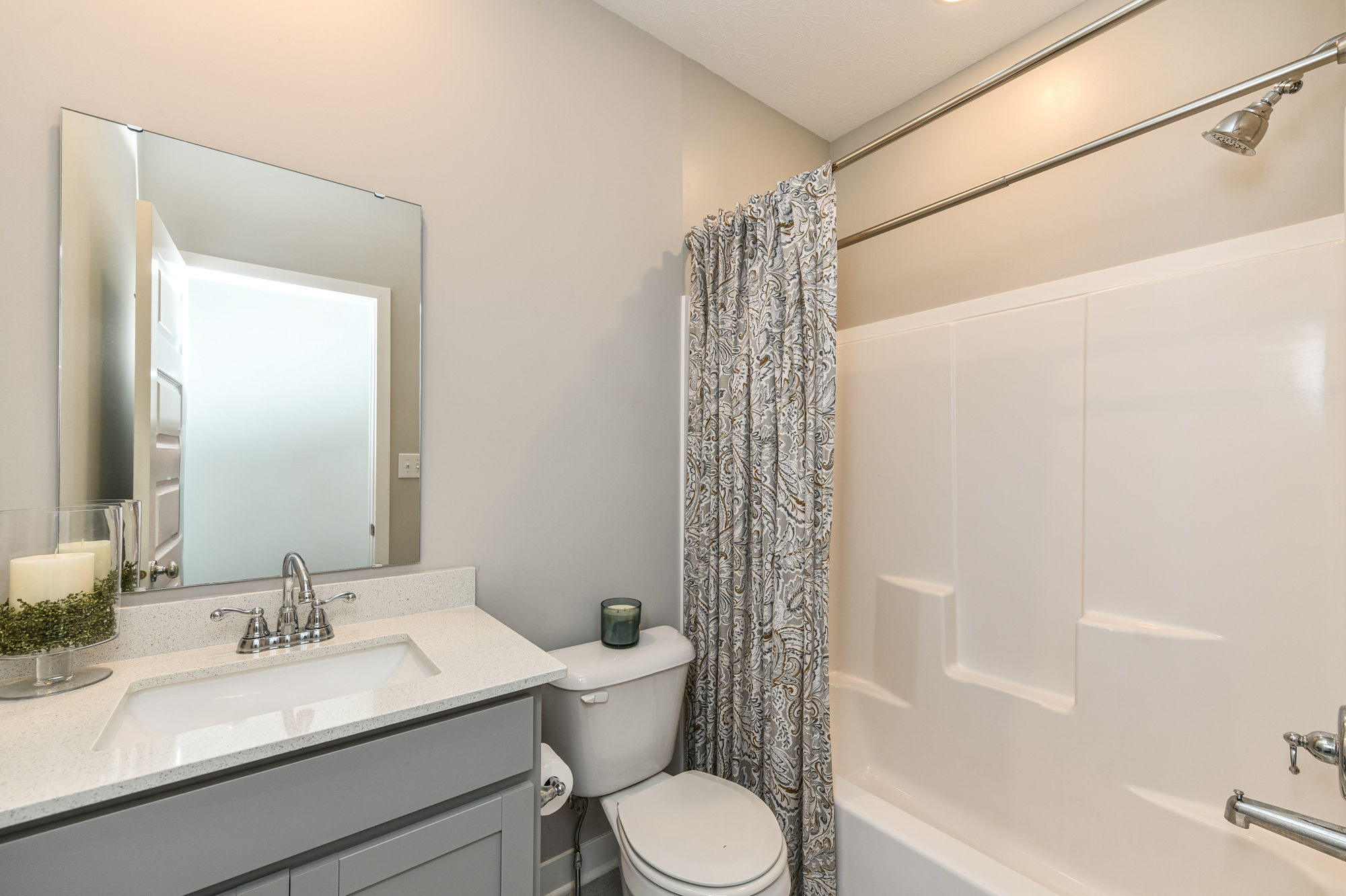 Full bath ensuite Bedroom 5