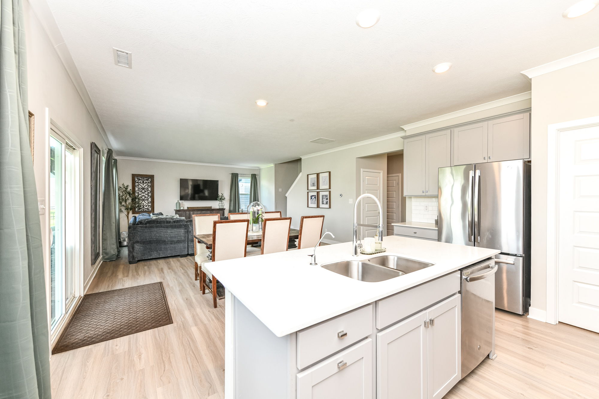 Kitchen & Breakfast Room