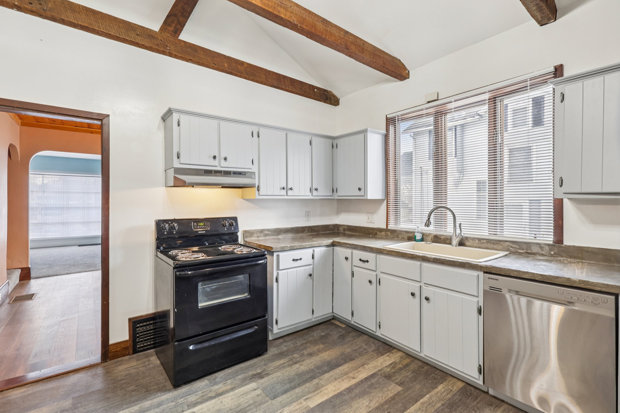 Burrows St-S2312-011.jpg